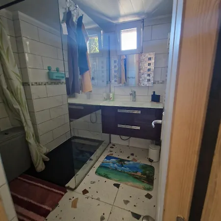 Sirine57 Charming House For 5 Guests Large Private Parking For Cars Vans Сasa de vacaciones *
