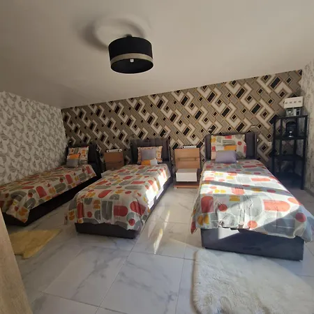 Sirine57 Charming House For 5 Guests Large Private Parking For Cars Vans Сasa de vacaciones Florange