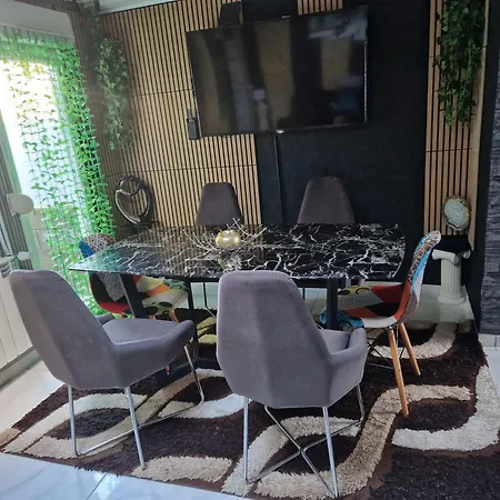 Hébergement de vacances Charming House For 5 People Sirine57 Long *