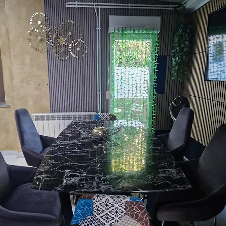 Sirine57 Charming House For 5 Guests Large Private Parking For Cars Vans Сasa de vacaciones Florange