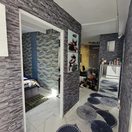 Sirine57 Charming House For 5 Guests Large Private Parking For Cars Vans *