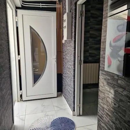 Hébergement de vacances Charming House For 5 People Sirine57 Long *