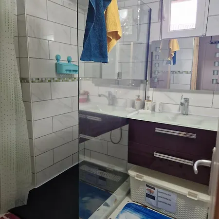 Sirine57 Charming House For 5 Guests Large Private Parking For Cars Vans *