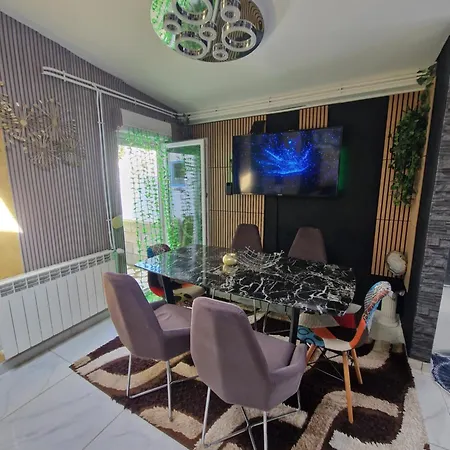 Sirine57 Charming House For 5 Guests Large Private Parking For Cars Vans *