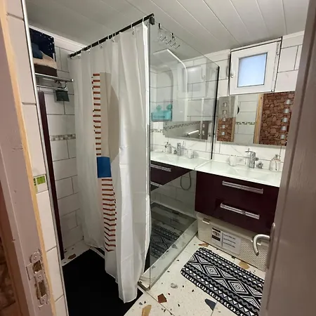 Сasa de vacaciones Sirine57 Charming House For 5 Guests Large Private Parking For Cars Vans